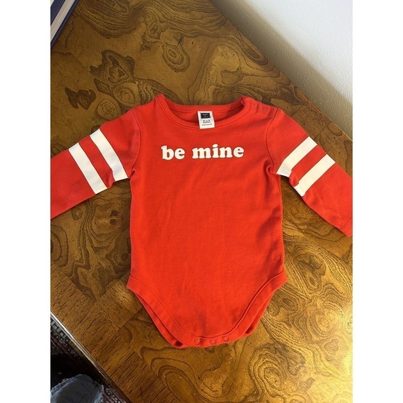 Valentine's Day “Be Mine” onesie - Picture 2 of 4